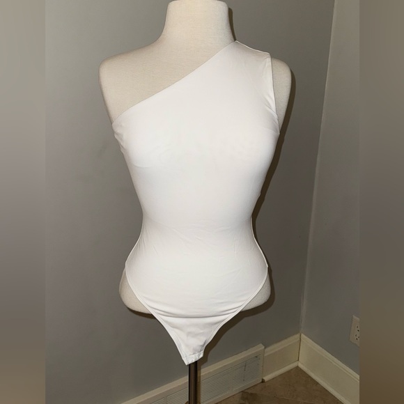 Aritzia Babaton Contour White Bodysuit - Picture 1 of 3